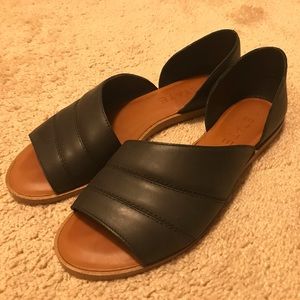 NWOT 1. State Carleigh Black Sandals/Flats, Size 7